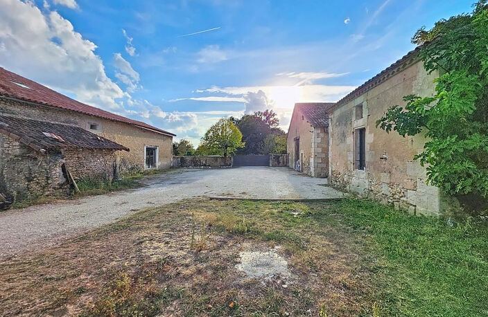 Propriété avec gîte et dépendances — photo 2