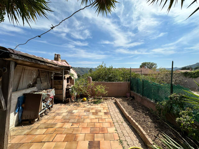 Maison 4 pièces 93M2 avec garage + terrasse à rénover — photo du bien