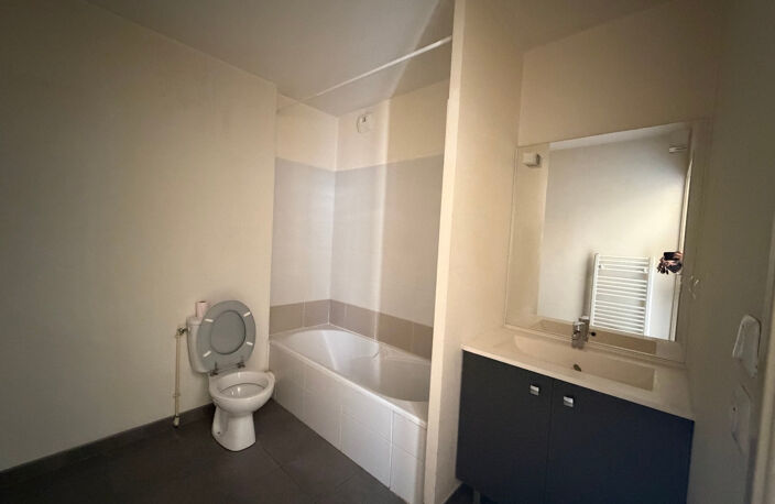 Lormont - T2 lumineux avec balcon et parking   44 M2 — photo 4