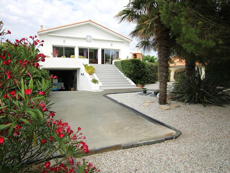 Maison vue mer à Port des Barques — photo 1