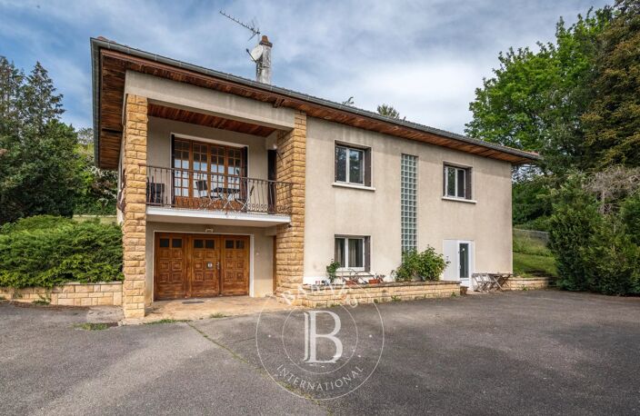 Saint-Cyr-au-Mont-d'Or -  Maison de 196 m² à rénover - 4 chambres - Garage - Terrain 3000 m² -  Vue dégagée - Garage — photo 2