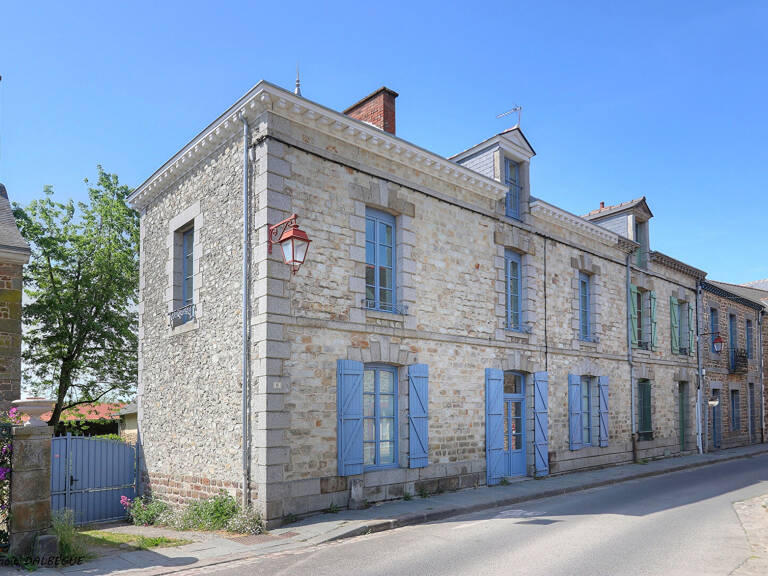 Maison Hede Bazouges 12 pièce(s) 230 m2 — photo 1