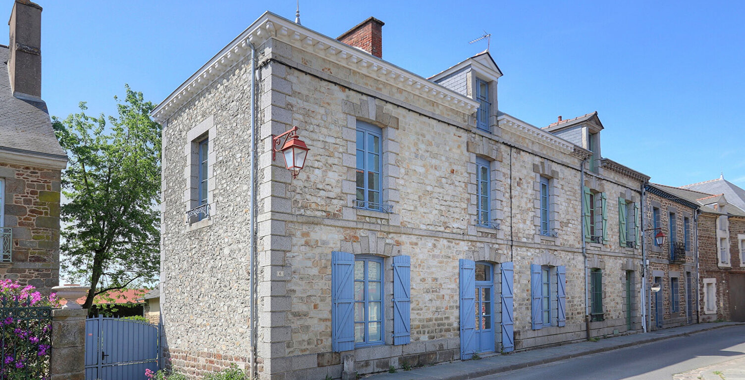 Maison Hede Bazouges 12 pièce(s) 230 m2 — photo 1