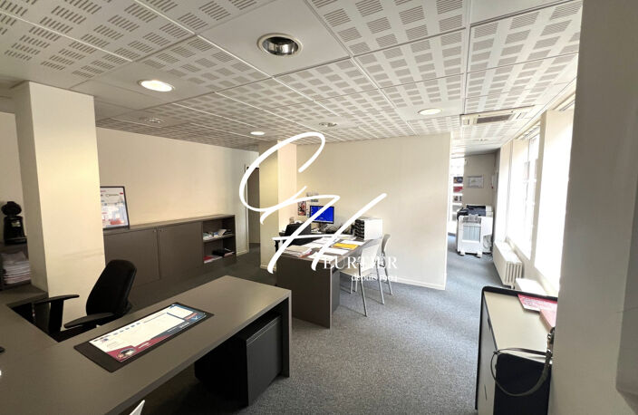 VOIRON - LOCAL COMMERCIAL - CENTRE — photo 3