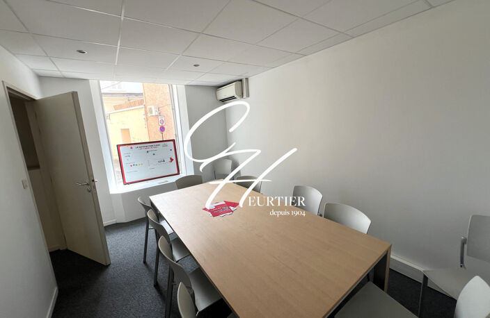 VOIRON - LOCAL COMMERCIAL - CENTRE — photo 5