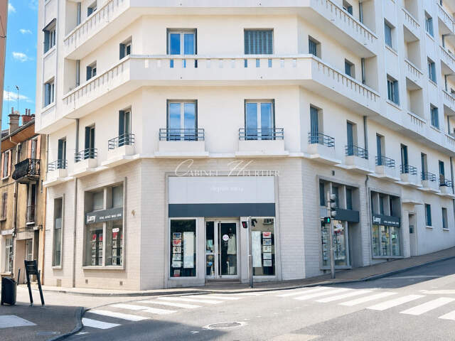 VOIRON - LOCAL COMMERCIAL - CENTRE — photo du bien