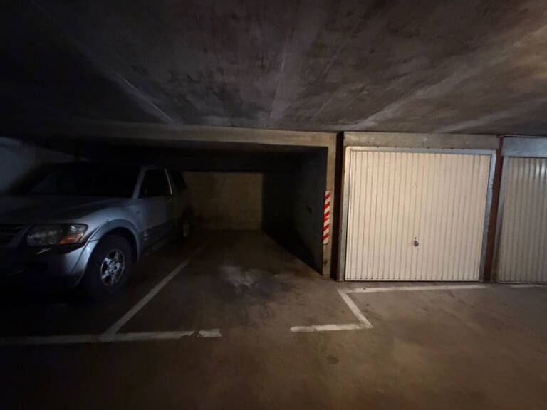 PLACE DE PARKING A LOUER - JARDIN DE LA TRINITE — photo 1