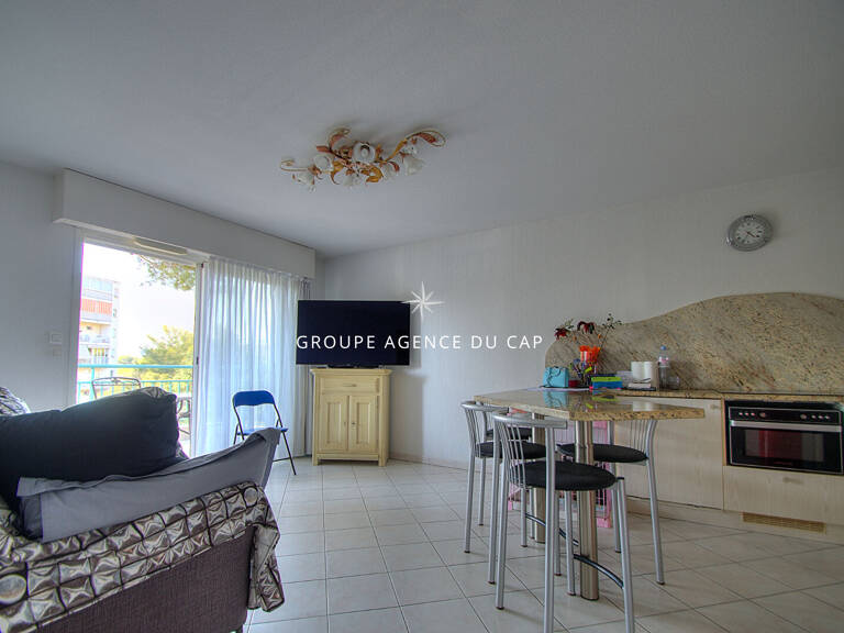 APPARTEMENT 2 PIECES  CLIMATISÉ EN DERNIER ETAGE D'UNE RESIDENCE RECENTE AVEC TERRASSE GARAGE ET PISCINE A SAINT RAPHAEL — photo 1