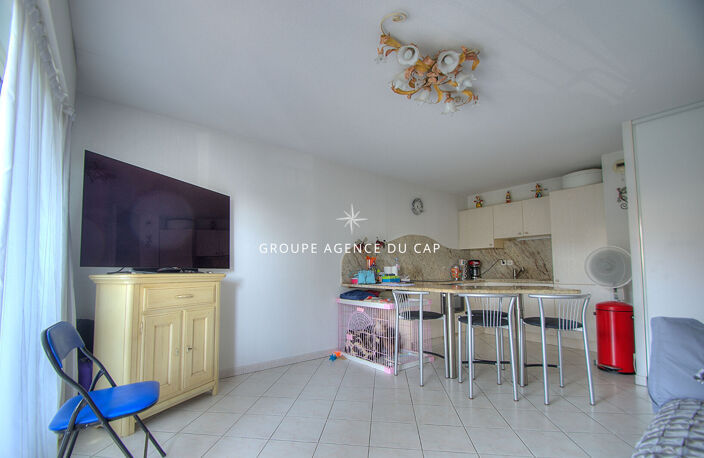 APPARTEMENT 2 PIECES  CLIMATISÉ EN DERNIER ETAGE D'UNE RESIDENCE RECENTE AVEC TERRASSE GARAGE ET PISCINE A SAINT RAPHAEL — photo 4