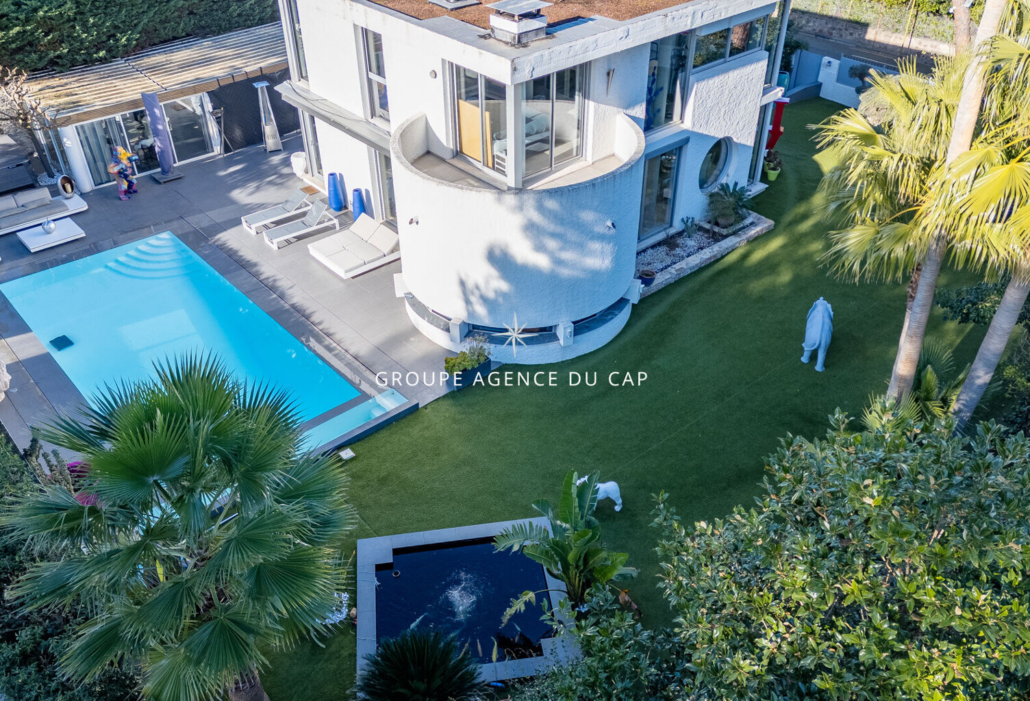 VILLA D'ARCHITECTE AVEC PISCINE À VALESCURE — photo 1