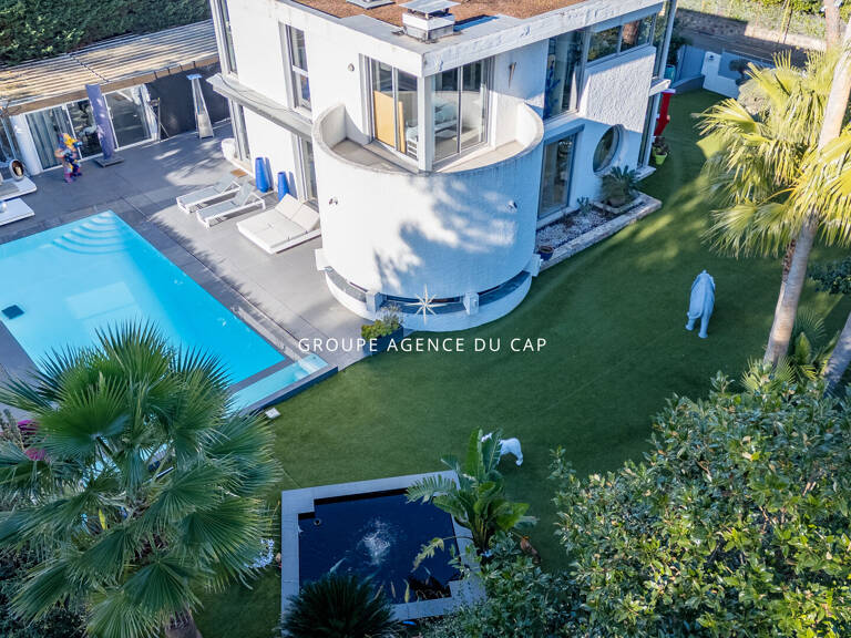 VILLA D'ARCHITECTE AVEC PISCINE À VALESCURE — photo 1