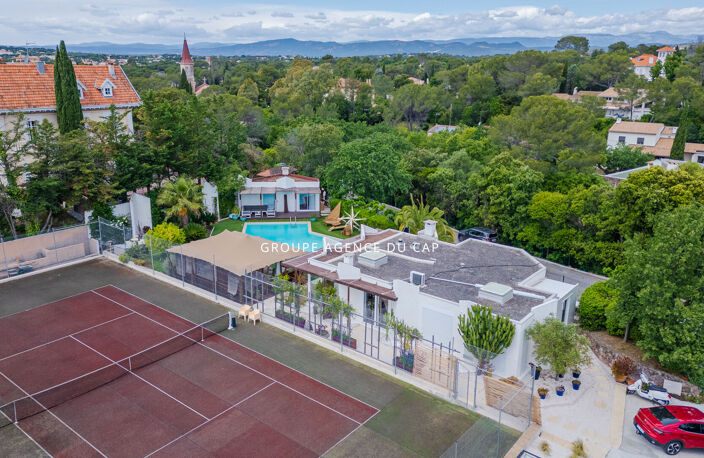 Rare, villa atypique contemporaine, piscine et tennis, à St Raphael Valescure — photo 2