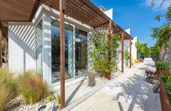 Rare, villa atypique contemporaine, piscine et tennis, à St Raphael Valescure — photo 4