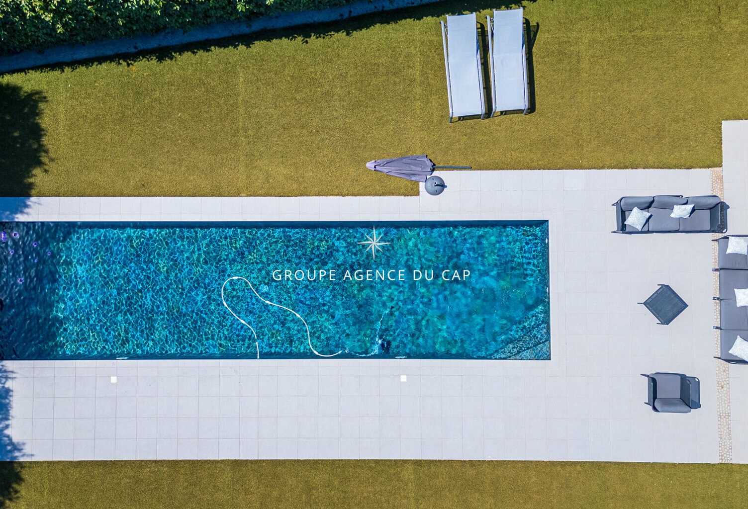 VILLA CONTEMPORAINE VALESCURE  AVEC PISCINE GARAGE ET DEPANDANCES — photo 1