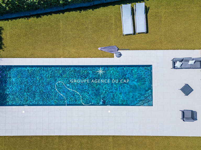 VILLA CONTEMPORAINE VALESCURE  AVEC PISCINE GARAGE ET DEPANDANCES — photo 1