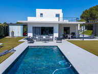 VILLA CONTEMPORAINE VALESCURE  AVEC PISCINE GARAGE ET DEPANDANCES — photo 2