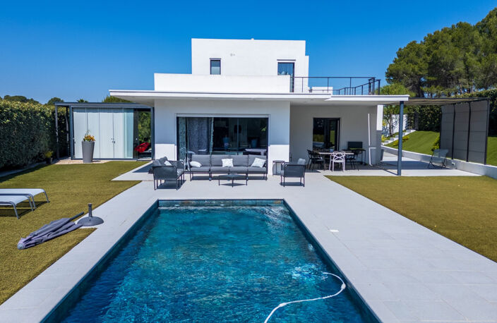 VILLA CONTEMPORAINE VALESCURE  AVEC PISCINE GARAGE ET DEPANDANCES — photo 2