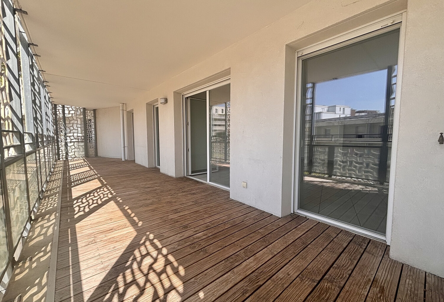 Appartement 3 pièces 68m2 avec terrasse et une place de stat — photo 1