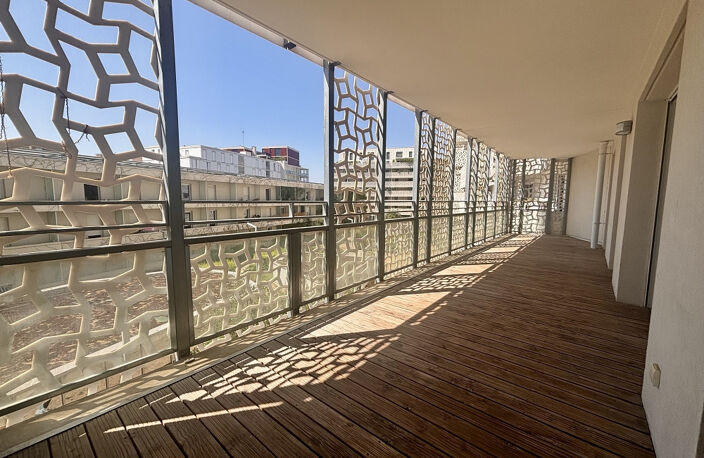 Appartement 3 pièces 68m2 avec terrasse et une place de stat — photo 2