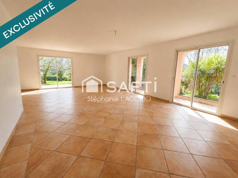 Maison familiale de 267 m² avec piscine sur un terrain arboré de 2 650 m² — photo 1
