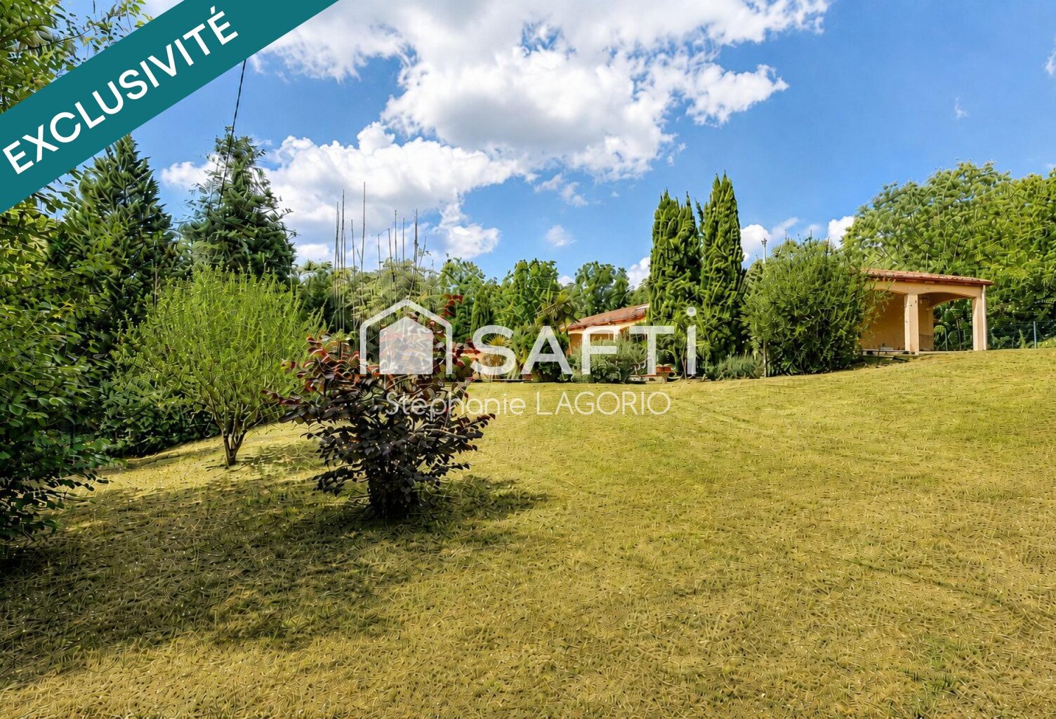 Maison familiale de 267 m² avec piscine sur un terrain arboré de 2 650 m² — photo 1