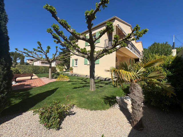 Maison familiale de 182m2 - 4 chambres avec 640m2 de terrain — photo du bien
