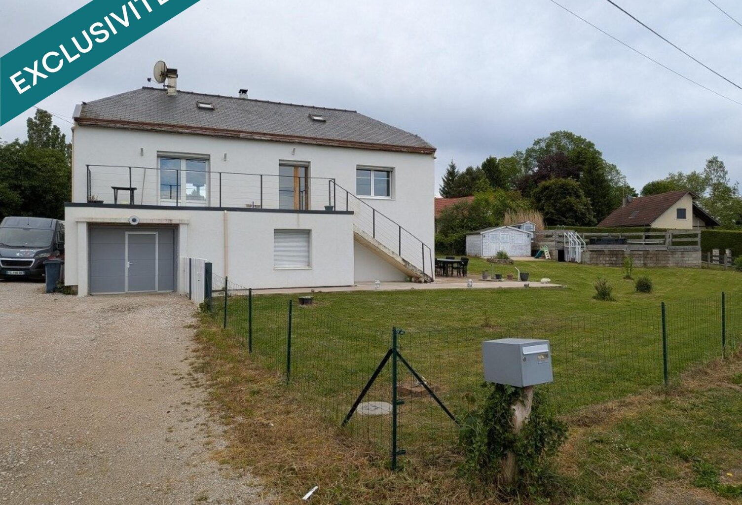 maison rénovée avec terrain clos à ARC ET SENANS — photo 1