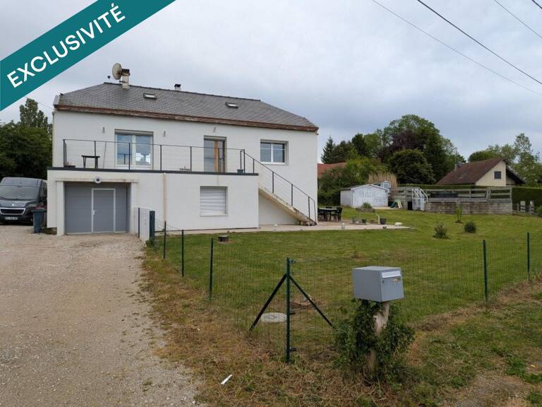 maison rénovée avec terrain clos à ARC ET SENANS — photo 1