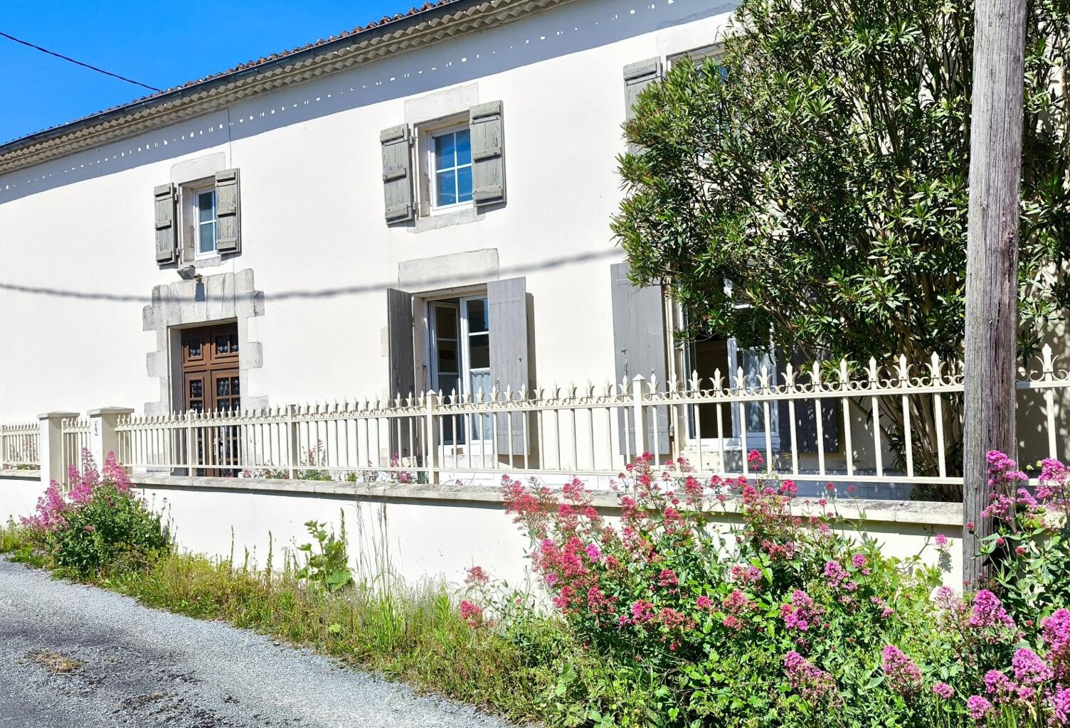 Maison de village 175 m² à rénover avec garage et dépendances — photo 1
