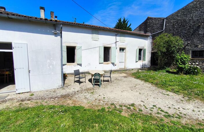 Maison de village 175 m² à rénover avec garage et dépendances — photo 2
