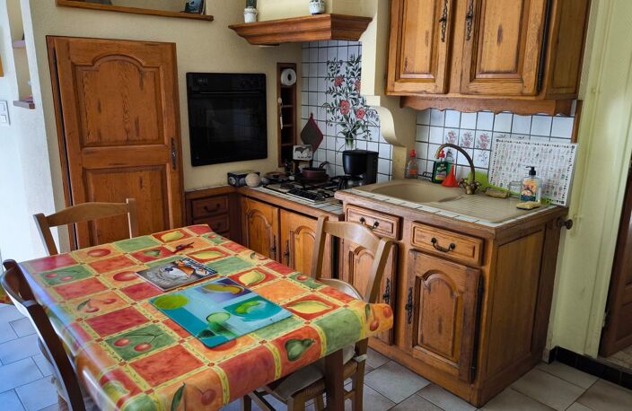 Maison de village 175 m² à rénover avec garage et dépendances — photo 5
