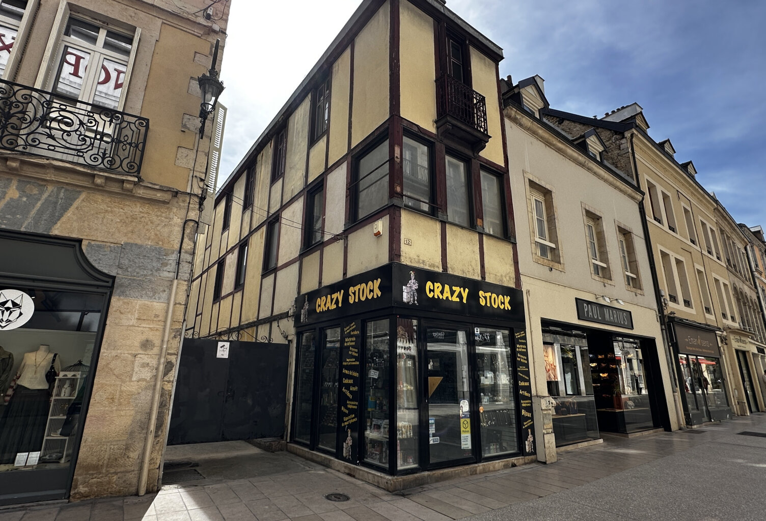 Dijon centre ville, Immeuble avec un commerce — photo 1