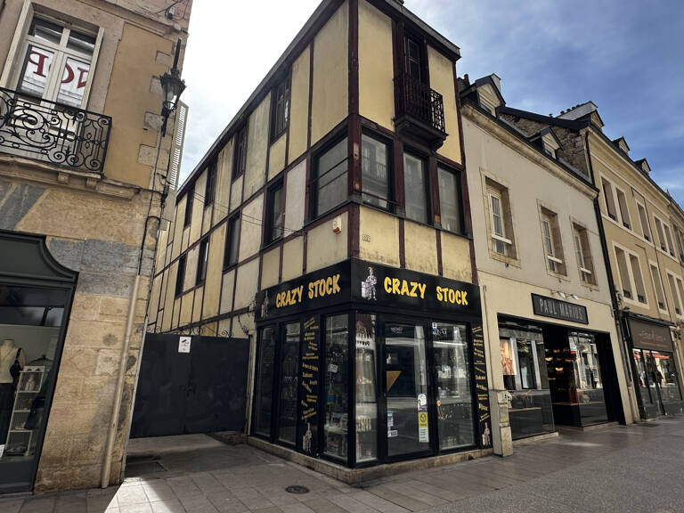 Dijon centre ville, Immeuble avec un commerce — photo 1