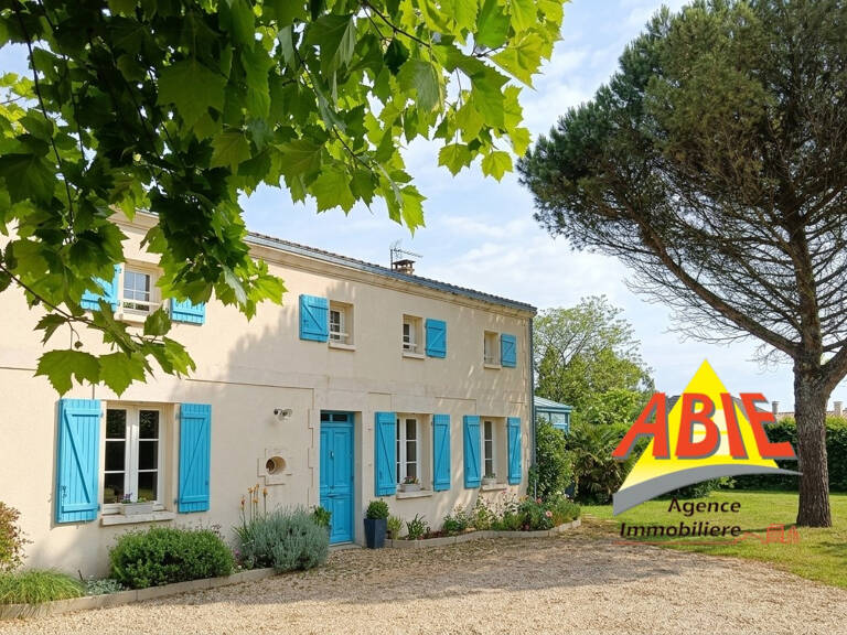 Échiré   Maison familiale avec grand jardin arboré sans vis- — photo 1