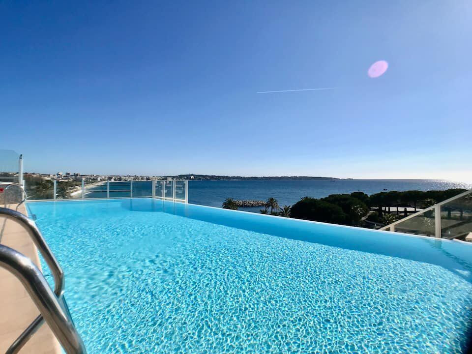 Appartement haut de gamme 3 pièces avec piscine, jardin & Parking - Résidence Standing - Front de mer
