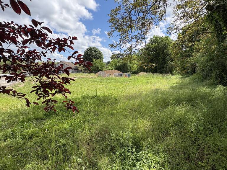 Terrain à construire  590 m²  — photo 1