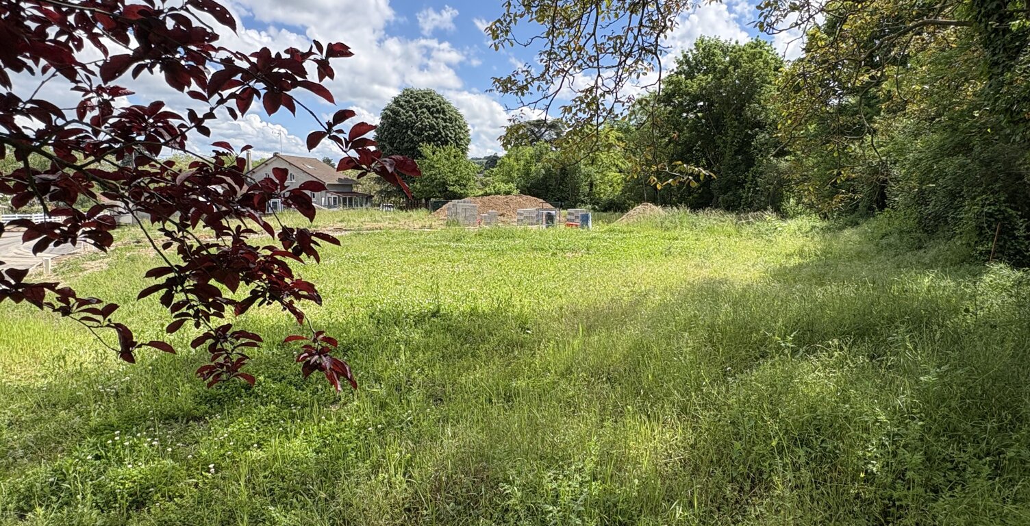 Vente terrain  590 m² Saint-Alban-de-Roche (38080) — photo 1