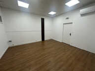 RUE ROQUELAINE - BUREAUX DE 229M2 RENOVES - 10 PARKINGS — photo 2