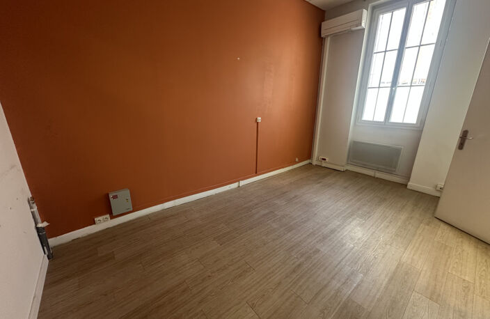 RUE ROQUELAINE - BUREAUX DE 229M2 RENOVES - 10 PARKINGS — photo 4