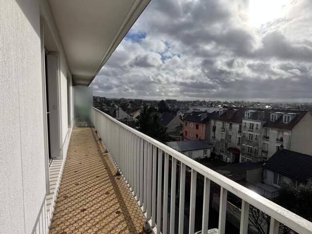 Appartement 5 pièces (dernier étage) avec balcon - LE BLANC MESNIL (93150) — photo du bien