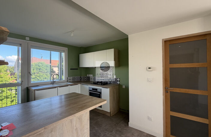 Appartement rénové avec terrasse — photo 4