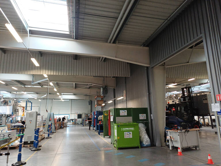 SITE INDUSTRIEL A VENDRE BEAUCOUZE — photo 1
