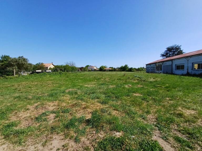 Terrain Civaux 2228m² — photo 1