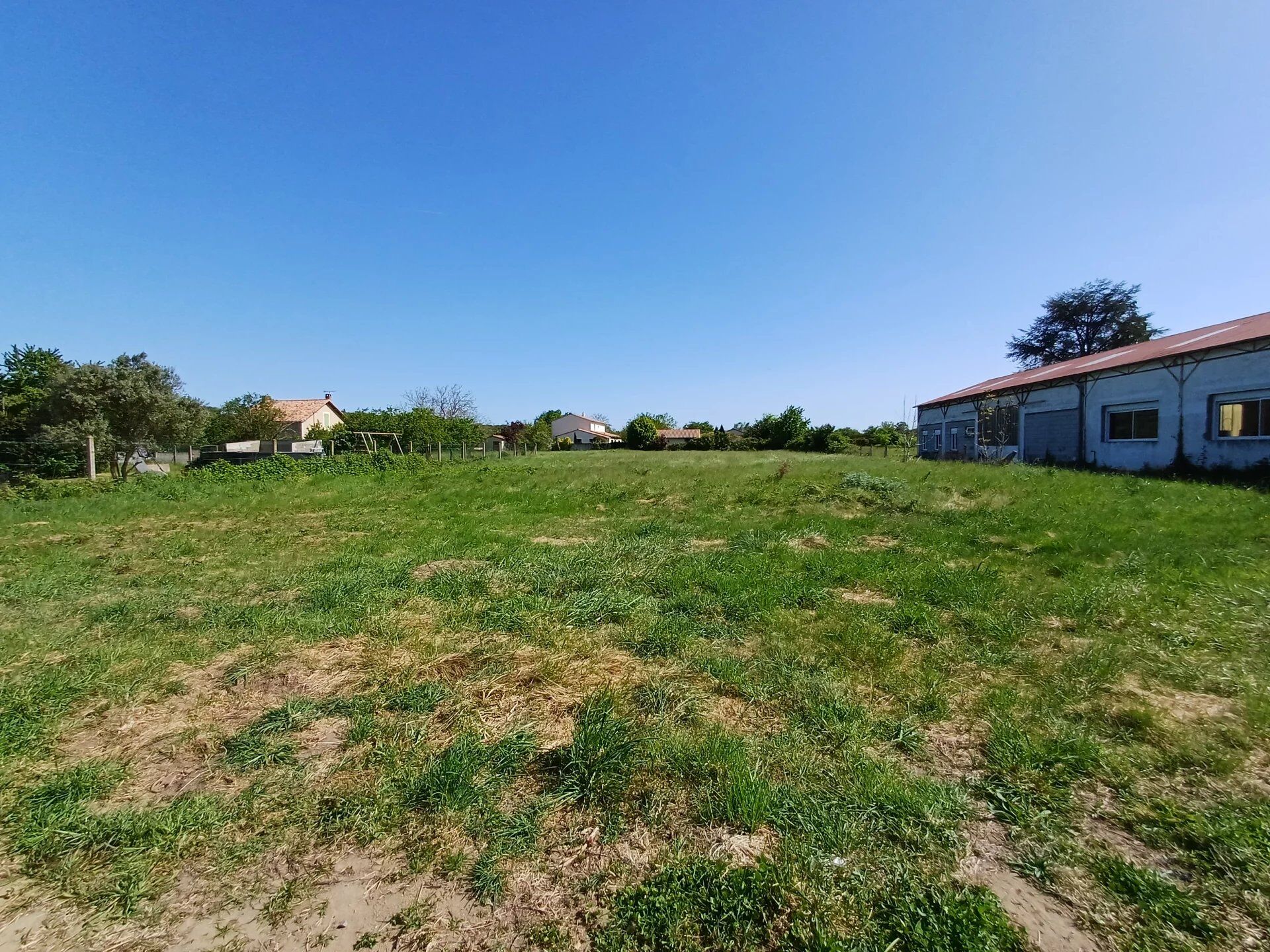 Vente Terrain 2228 m2 à Civaux · 45 000 €