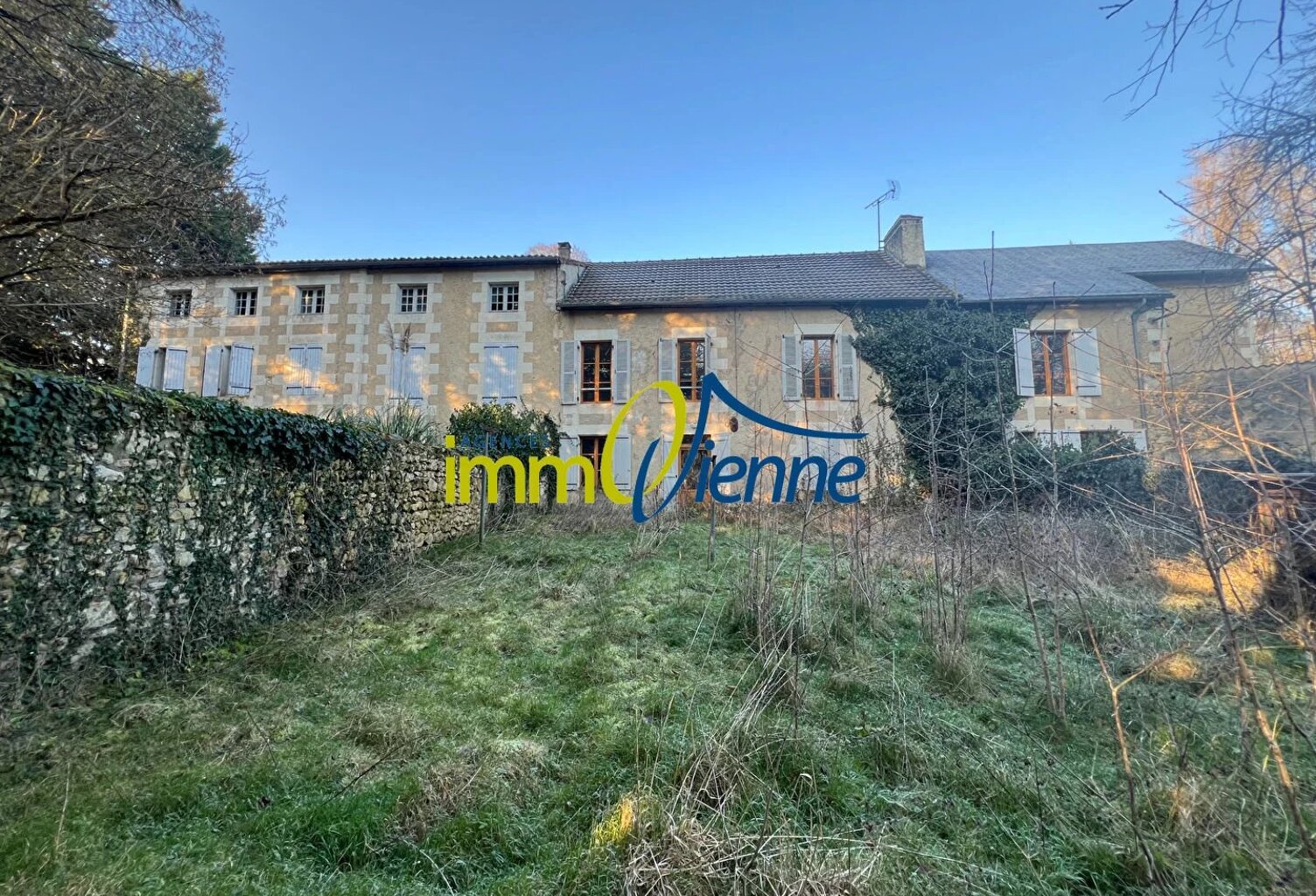 Ensemble de 3 maisons  en pierre à Réhabiliter !  20 min de poitiers ! — photo 1