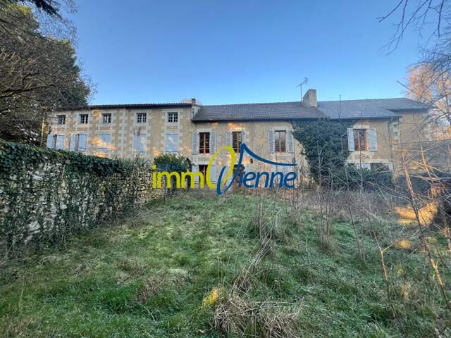 Ensemble de 3 maisons  en pierre à Réhabiliter !  20 min de poitiers ! — photo du bien
