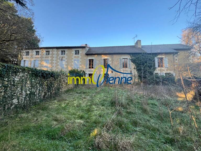 Ensemble de 3 maisons  en pierre à Réhabiliter !  20 min de poitiers ! — photo 1