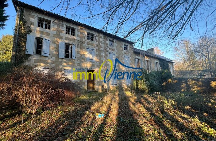 Ensemble de 3 maisons  en pierre à Réhabiliter !  20 min de poitiers ! — photo 2