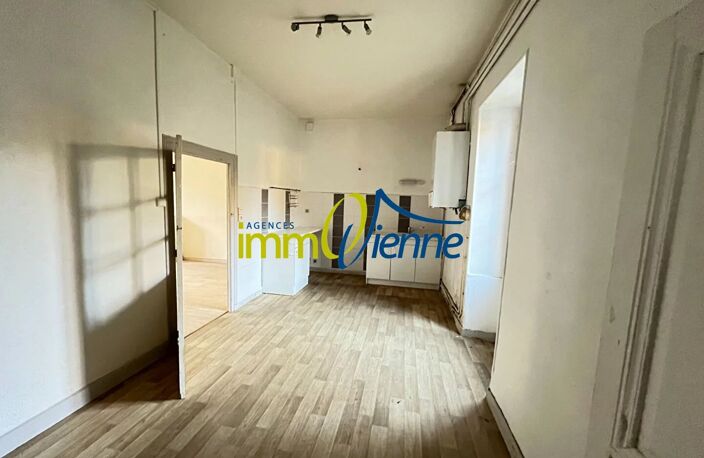 Ensemble de 3 maisons  en pierre à Réhabiliter !  20 min de poitiers ! — photo 4