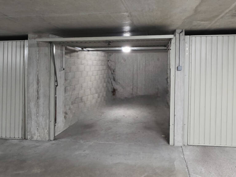 GARAGE FERMÉ DANS UNE RÉSIDENCE DE STANDING SÉCURISÉE — photo 1